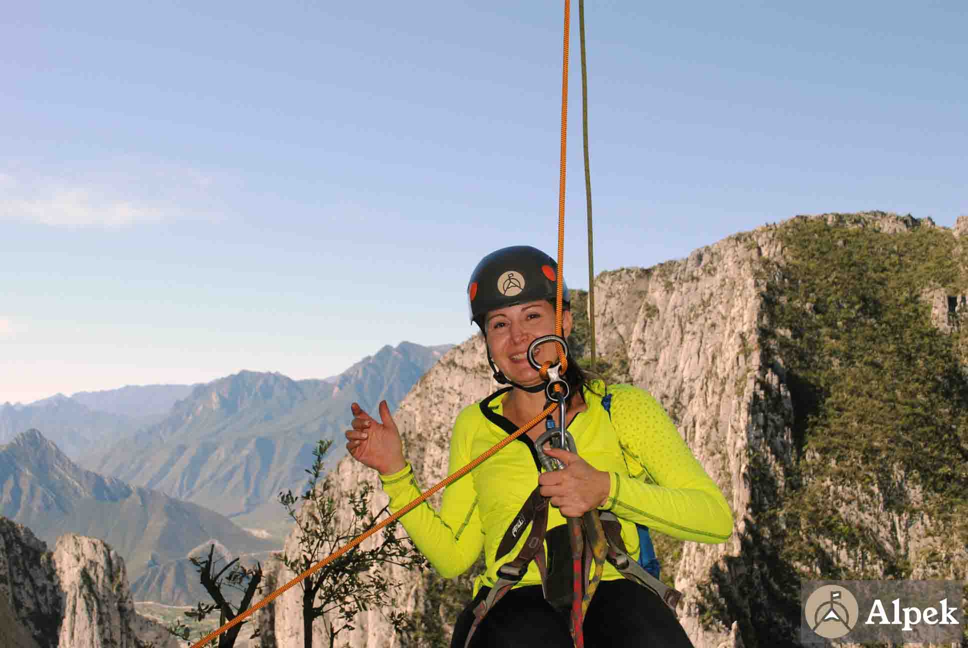 Participante en montaña con vistas
